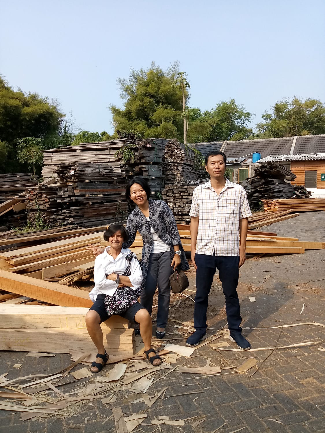 Marina exploring the sawmill and discussing a sustainable new product. 